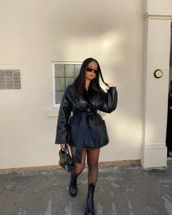 Shop CASSY Bottines Chelsea Noires A Insert Elastique