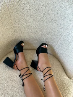 Sale CASSY Courtney- Mules Noires A Legere Plateforme Et Fines Lanieres A Lacets