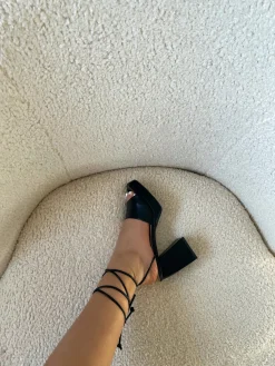 Sale CASSY Courtney- Mules Noires A Legere Plateforme Et Fines Lanieres A Lacets