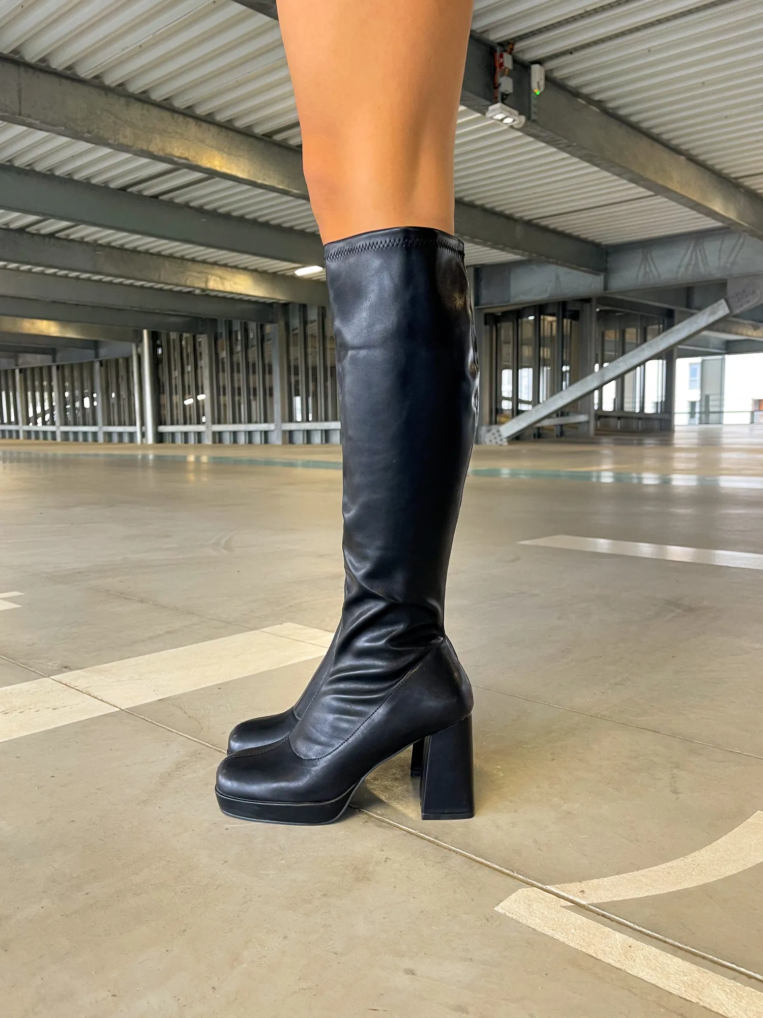 Cheap CASSY Daisy Ii - Bottes Noires A Mini Plateforme En Simili Cuir Souple Et Talon Bloc