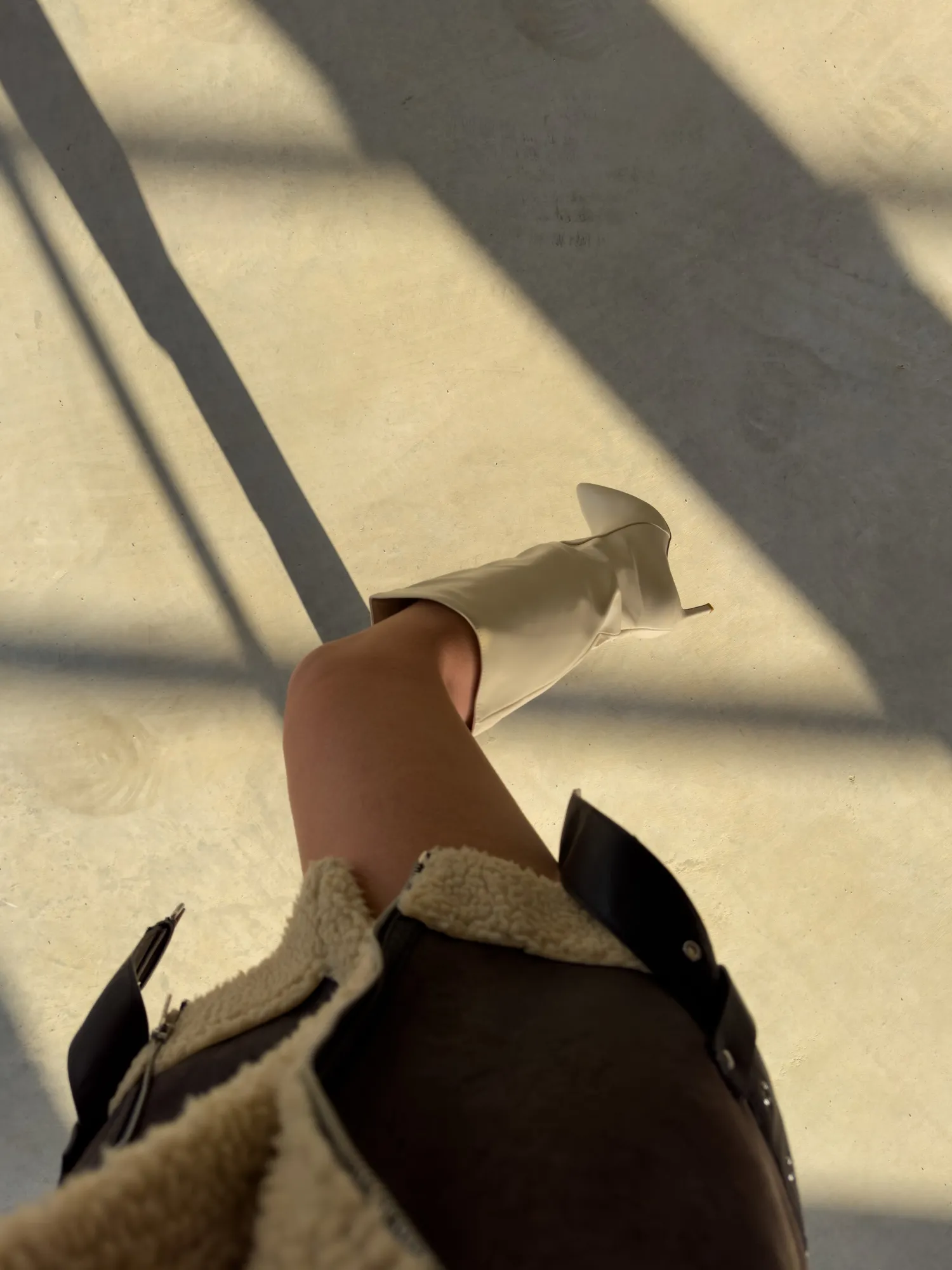 Sale CASSY Emily - Bottes Beiges Minimalistes A Bout Pointu Avec Zip