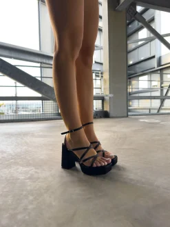 Discount CASSY Hannah - Sandales Noires Satinees A Plateforme Et A Talon Bloc