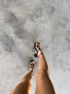 Discount CASSY Hannah - Sandales Noires Satinees A Plateforme Et A Talon Bloc