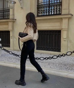 Discount CASSY Kelly- Bottines Noires Chelsea A Semelle Crantee