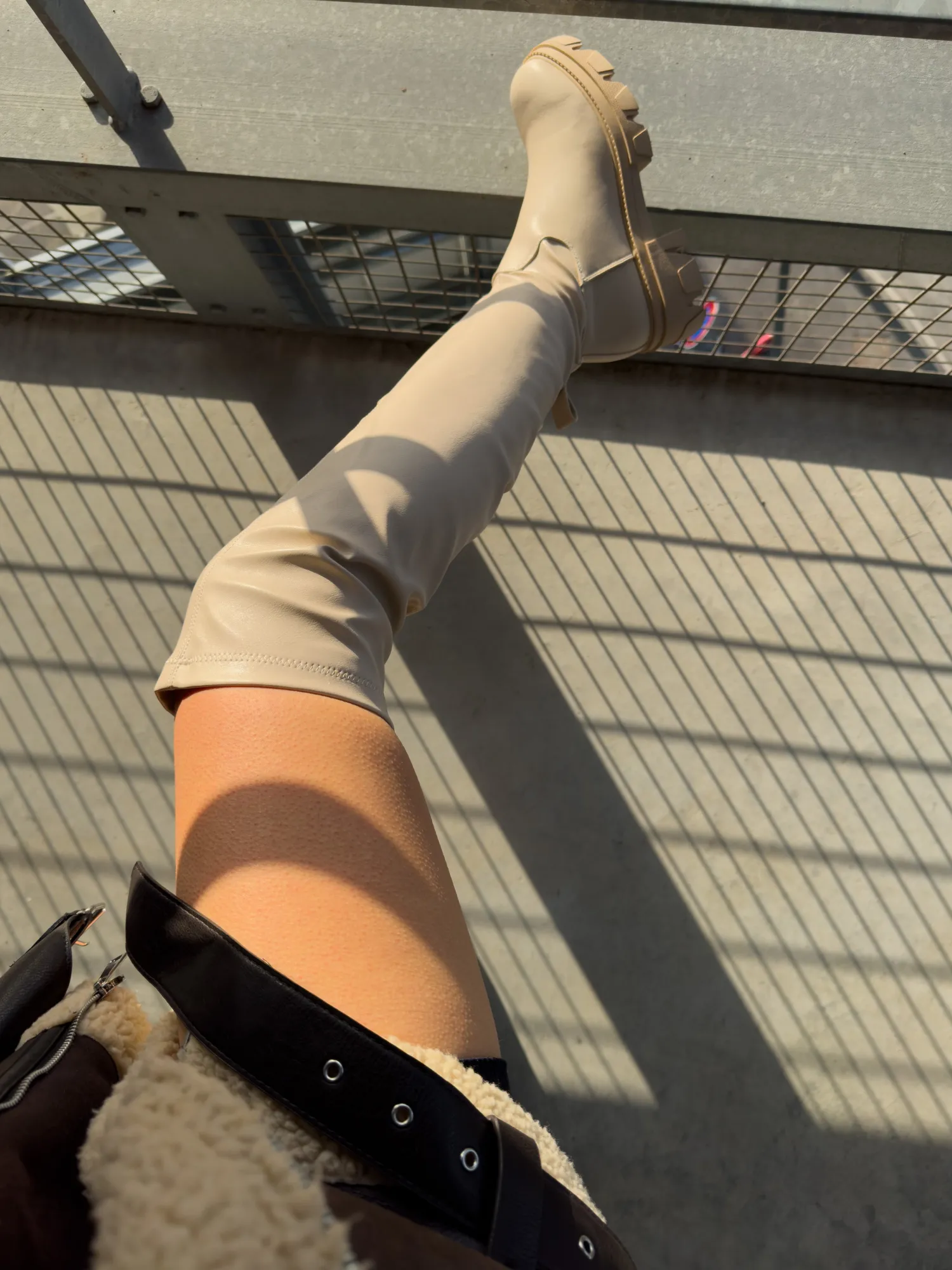 Shop CASSY Lexie - Cuissardes En Similicuir Beiges A Semelle Crantee