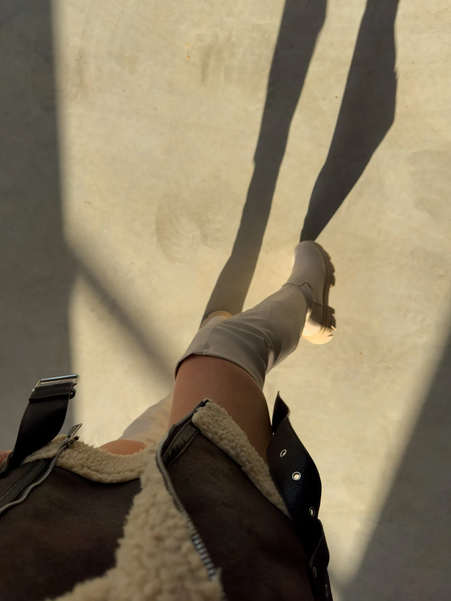 Shop CASSY Lexie - Cuissardes En Similicuir Beiges A Semelle Crantee