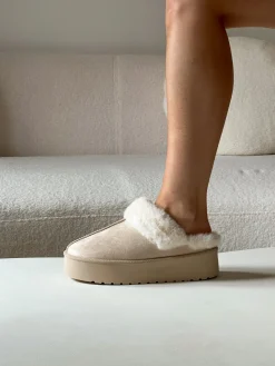 Discount CASSY Molly - Mules Fourrees Basses En Suedine Beige A Semelle Plateforme