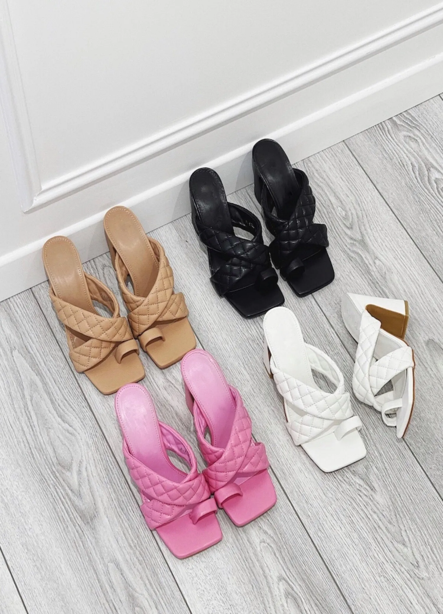 Best CASSY Mules Noires Effet Matelasse A Talons Blocs Et Bride Orteil