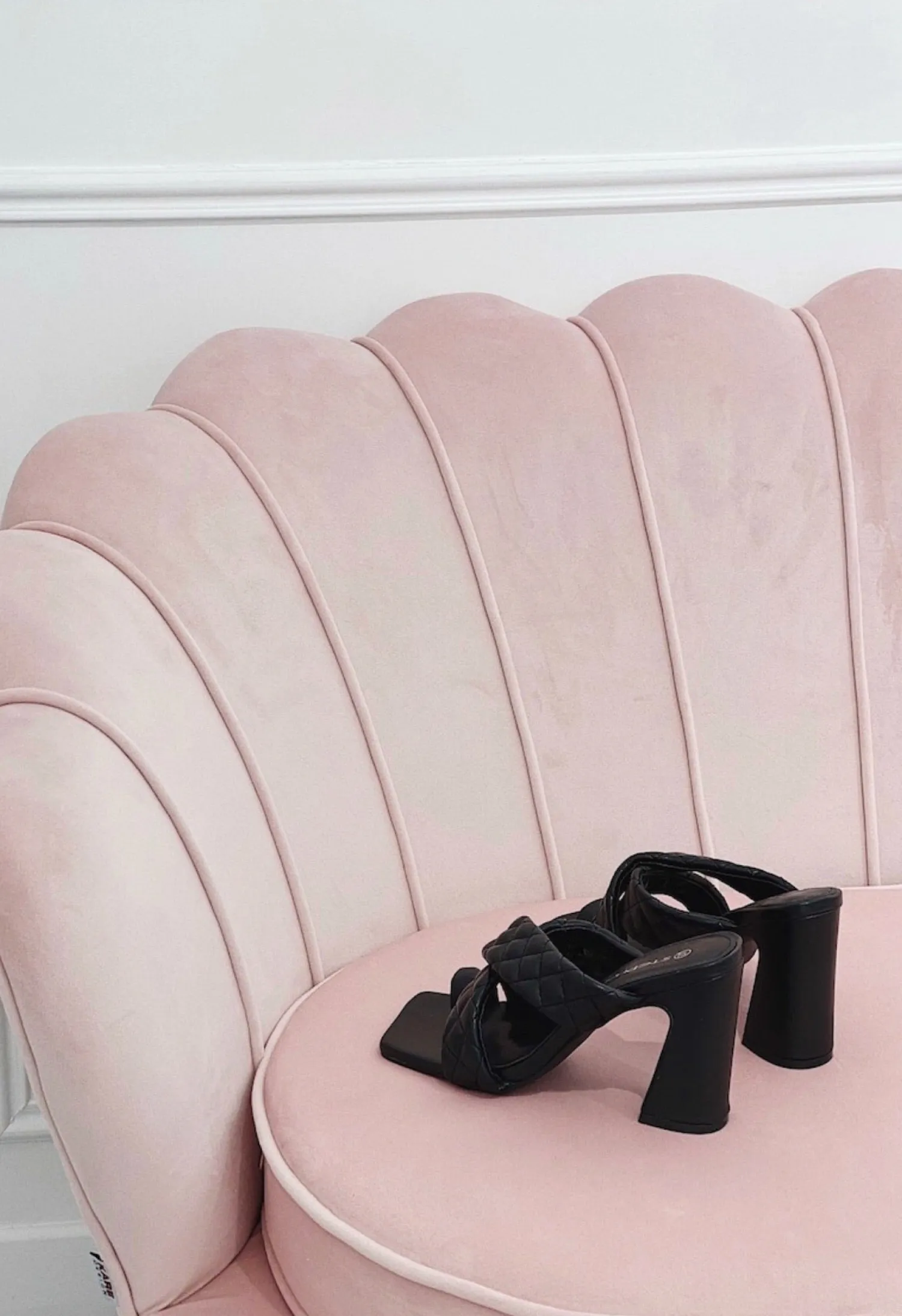 Cheap CASSY Mules Noires Effet Matelasse A Talons Blocs Et Bride Orteil