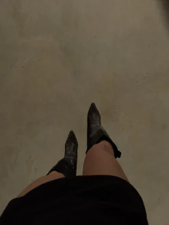 Sale CASSY Romy - Bottes Santiags Noires A Talon Et Bout Pointu A Details Strass