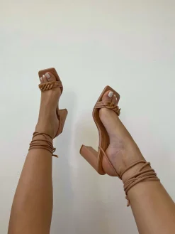 Best Sale CASSY Sandales Beiges A Lacets Et Detail Chaine