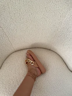 Outlet CASSY Sandales Plates Camel A Lacets Et Detail Chaine Doree