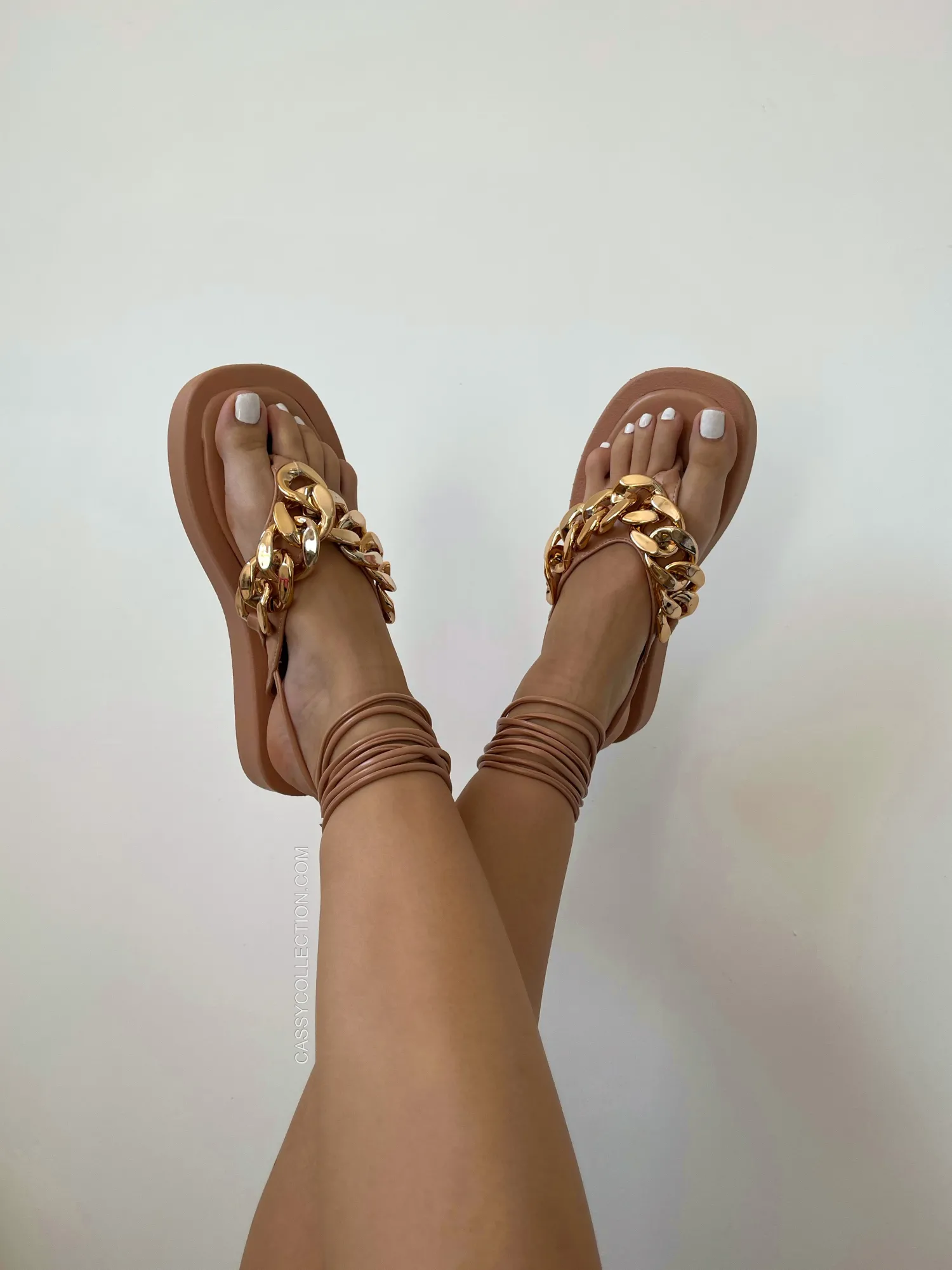 Outlet CASSY Sandales Plates Camel A Lacets Et Detail Chaine Doree