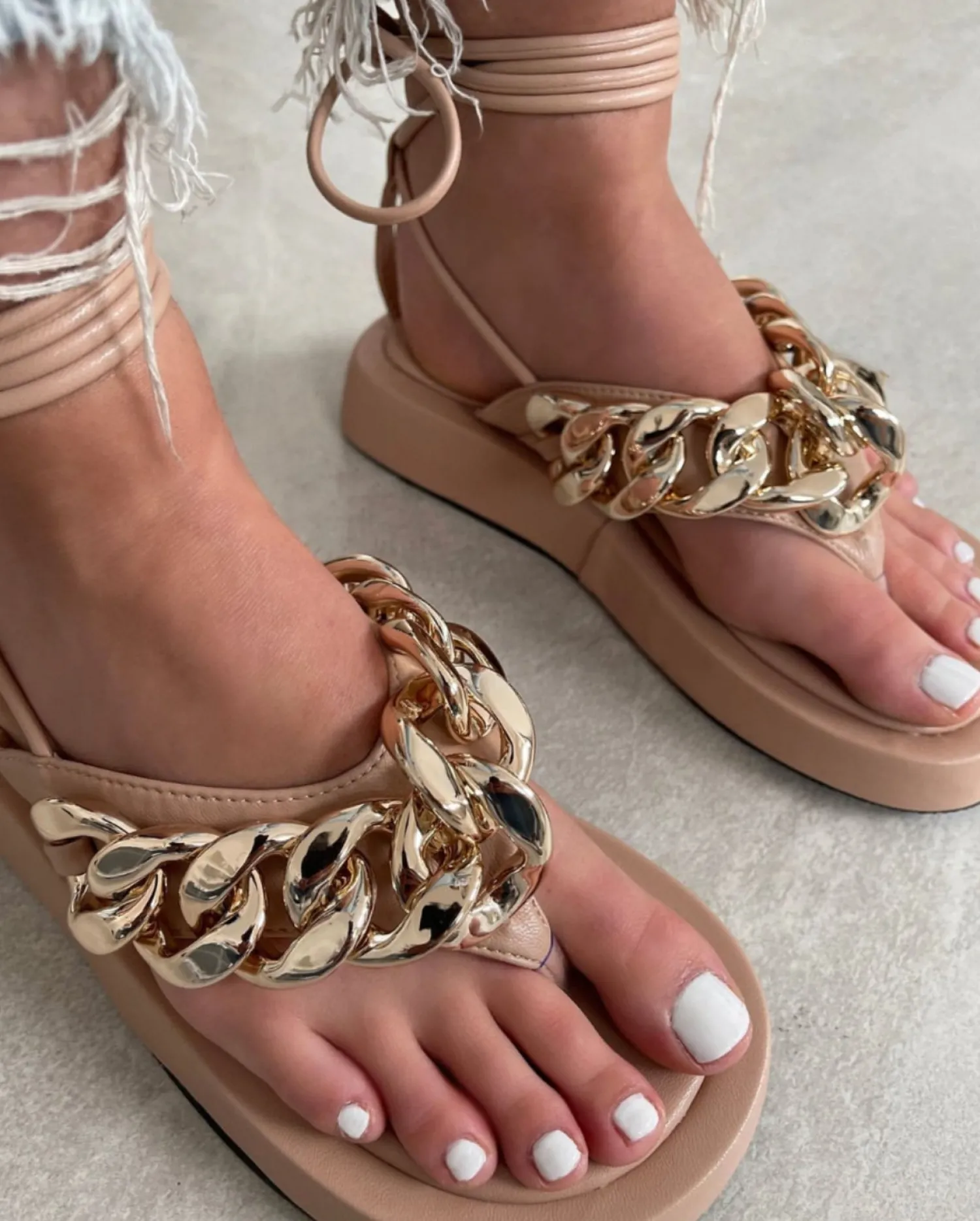 Outlet CASSY Sandales Plates Camel A Lacets Et Detail Chaine Doree