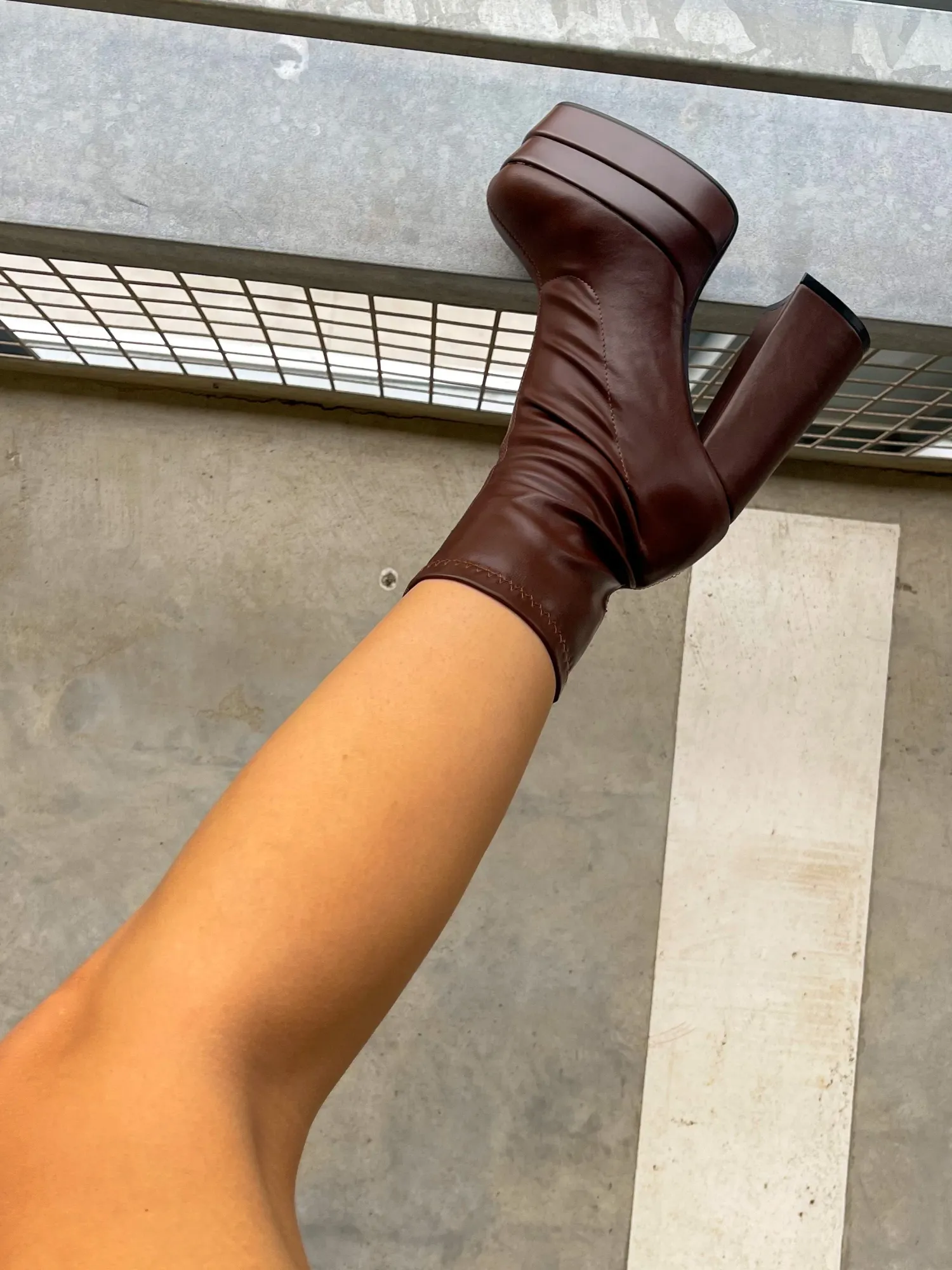 Discount CASSY Stella - Bottines Marrons Montantes A Plateforme En Simili Cuir Souple